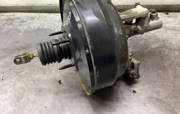 Mitsubishi Grandis Brake booster
