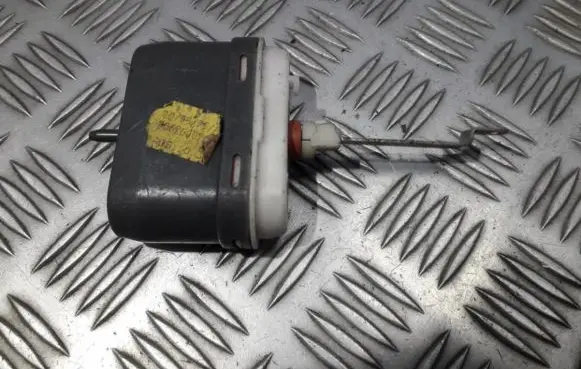 Opel Omega B1 Central locking vacuum pump 9070441482 90.704.41.482