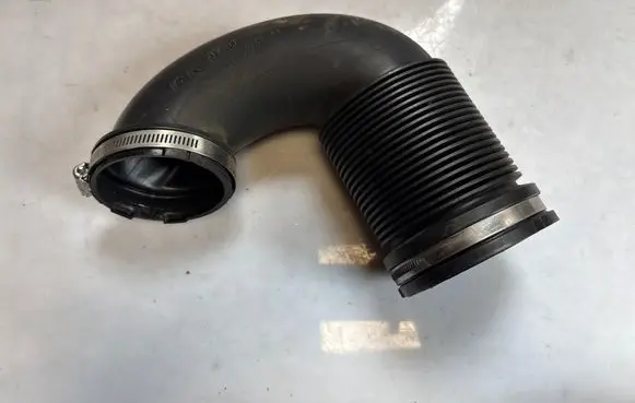 Audi Q7 4M Air intake duct part 0114403A