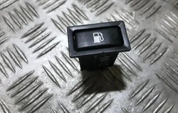 Toyota Avensis T250 Fuel tank opening switch r156795 156795