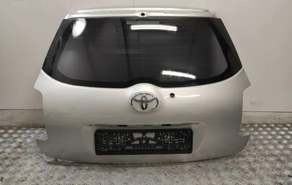 Toyota Auris 150 Tailgate/trunk/boot lid 67005-02110