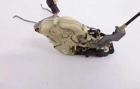KIA Sorento Front door lock
