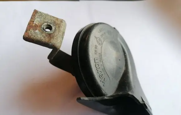 Audi A4 S4 B5 8D Horn signal 0091001 CH2126