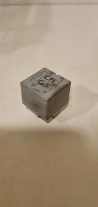 Volkswagen Transporter - Caravelle T4 Other relay 141951253B