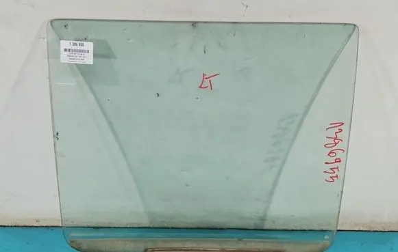 Rear door window glass