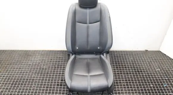 Nissan Leaf II (ZE1) Front driver seat 