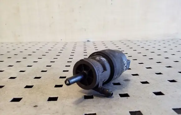 Audi A8 S8 D4 4H Windscreen/windshield washer pump 1K5955651