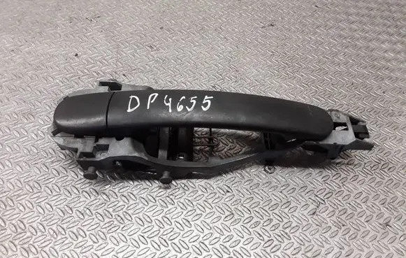 Volkswagen Golf V Front door exterior handle