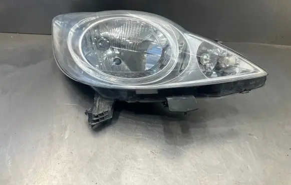 Peugeot 107 Headlight/headlamp 811100H030 89033104