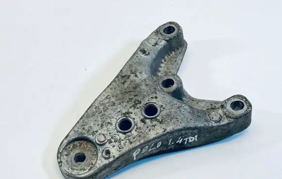 Volkswagen Polo IV 9N3 Engine mounting bracket 6Q0199185D