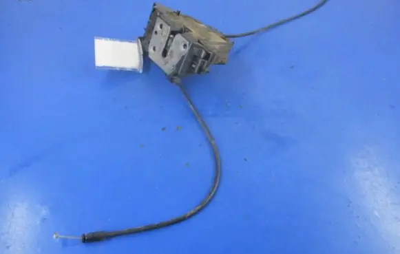 Renault Clio III Rear door lock