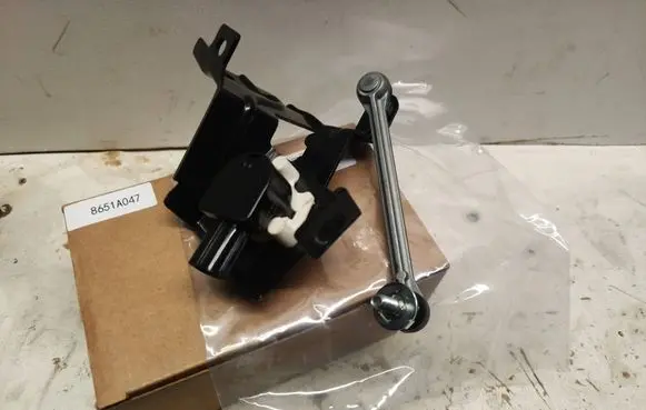 Mitsubishi Lancer X Headlight/headlamp level sensor 851A047