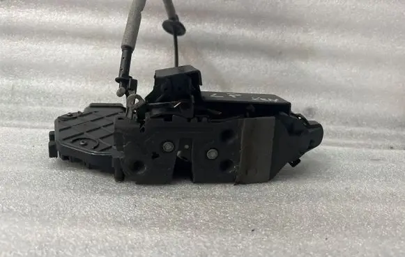 Volvo S80 Front door lock 31253669