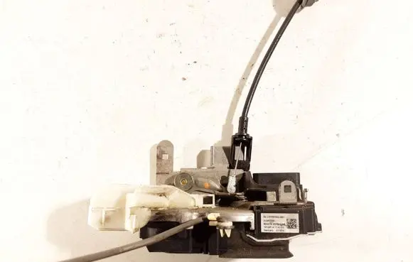 Volvo V40 Front door lock 31301425