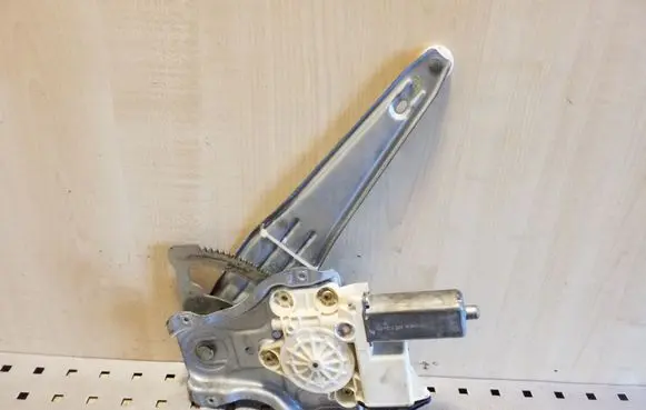 Toyota Corolla E120 E130 Rear door window regulator with motor 992045100 0130822031 05077410