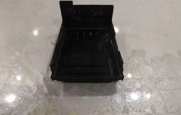 Volkswagen PASSAT B6 Fuse box cover 1k0937132f