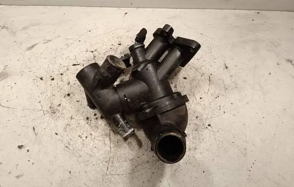 Jaguar XF X260 Thermostat/thermostat housing W584A