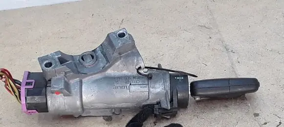 Volkswagen PASSAT B5.5 Ignition lock 4B0905851C