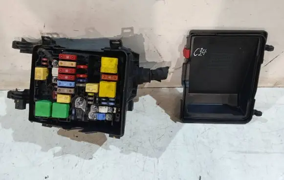 Peugeot 308 Fuse box set 9678633380
