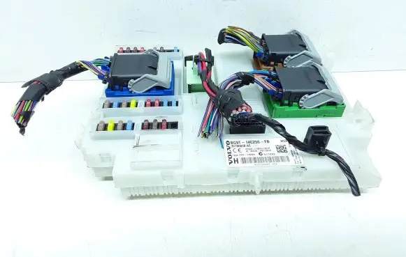 Volvo V60 Fuse module 30786848 BG9T14C256FB