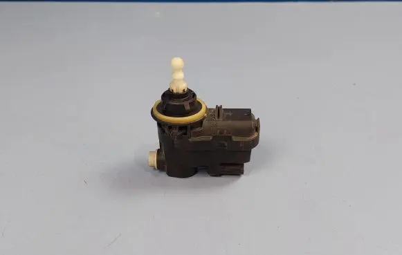 Renault Megane II Headlight level adjustment motor V46770024