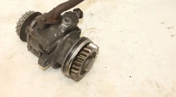 Volkswagen Transporter - Caravelle T5 Power steering pump 7H0422153A