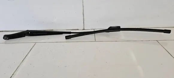 Volkswagen Tiguan Front wiper blade arm 5N1955410