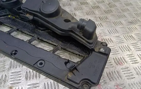 Audi A4 S4 B8 8K Rocker cam cover 