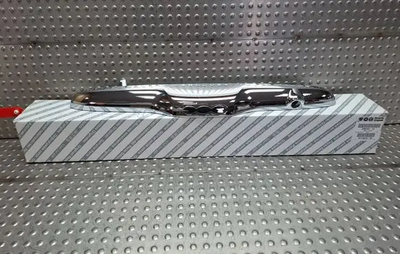 Fiat 500 Trunk door license plate light bar S26337868 0735516207