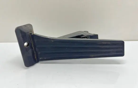 BMW 4 F32 F33 Accelerator throttle pedal 6853175 12037313DE 6PV01043533