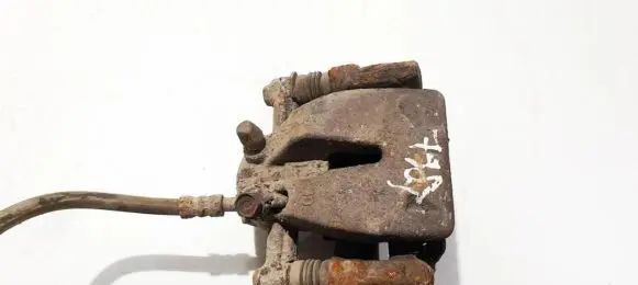 Toyota Avensis T250 Rear brake caliper y01339