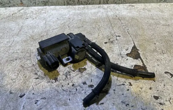 Toyota Corolla Verso AR10 Turbo solenoid valve 25819-0R010 70051307