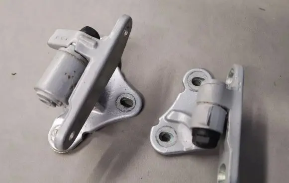 Mercedes-Benz R W251 Front door hinge set 070010