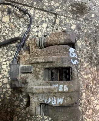 Mercedes-Benz E W210 Front brake caliper