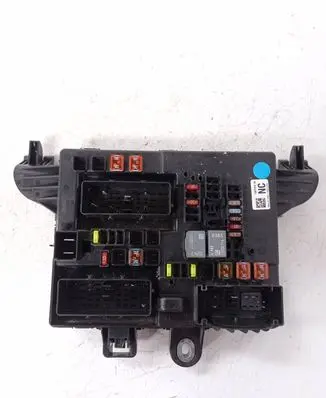 Opel Insignia A Fuse module 13277319