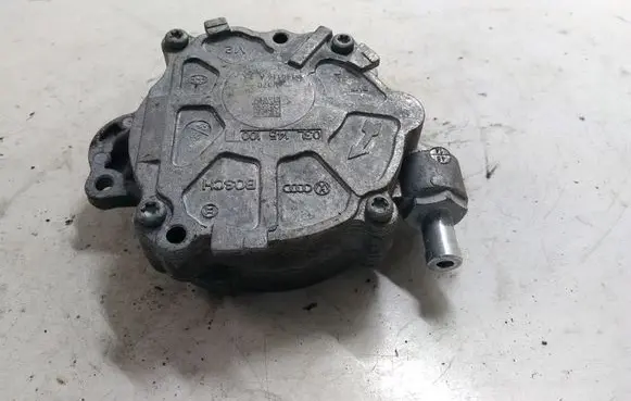Audi A4 S4 B8 8K Vacuum pump 03L145100F