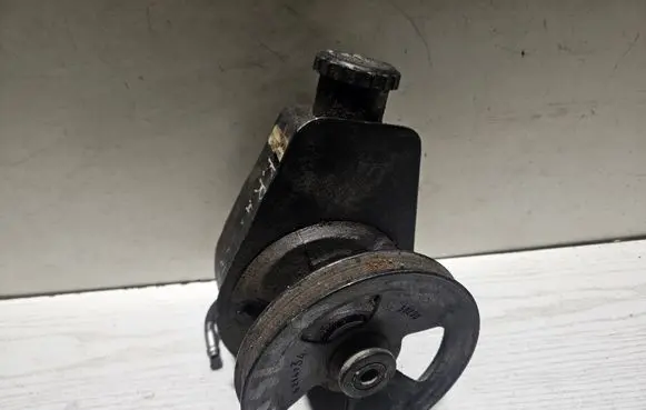 Chrysler Voyager Power steering pump 5214734 38290