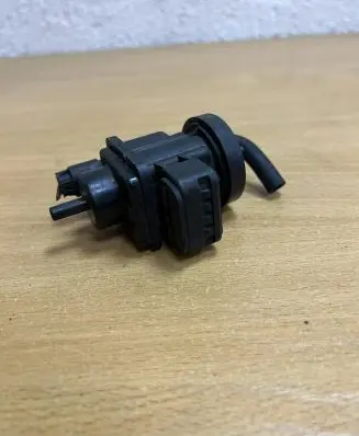 Mercedes-Benz C W203 Engine mount vacuum valve A0005450427 D7102