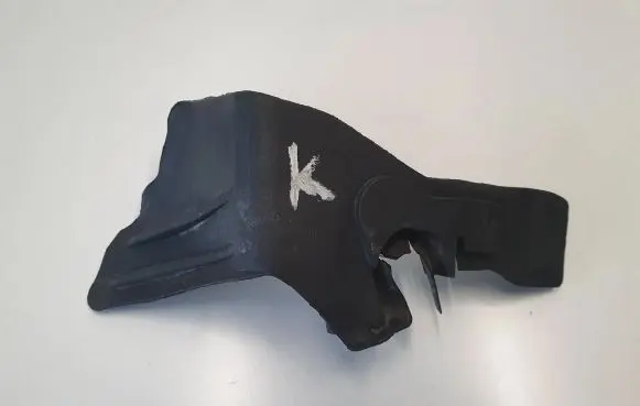 BMW 1 E82 E88 Engine compartment rubber 7182059