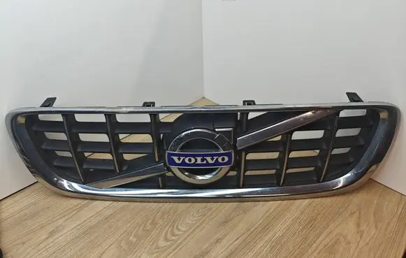 Front bumper upper radiator grill