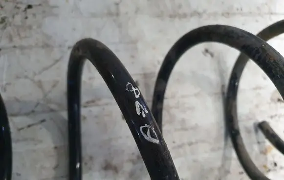 Toyota Previa (XR30, XR40) II Front coil spring NOCODE