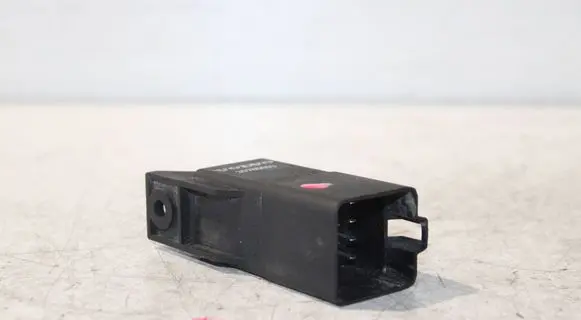 Volvo V70 Glow plug pre-heat relay 30785663 0281003047