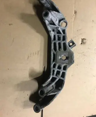 Mini One - Cooper Clubman R55 Engine mounting bracket 6712