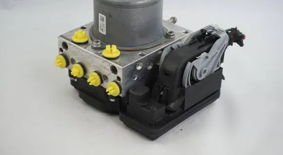 Nissan Leaf II (ZE1) ABS Pump 476605SH5C
