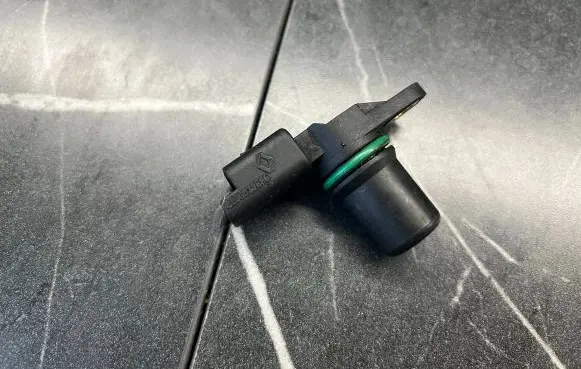 Renault Clio III Crankshaft position sensor 8200033686
