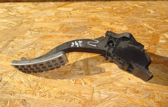 Mercedes-Benz A W176 Accelerator throttle pedal A2463001604 0370