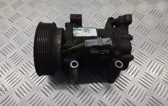 Renault Modus Air conditioning (A/C) compressor (pump) 8200819568