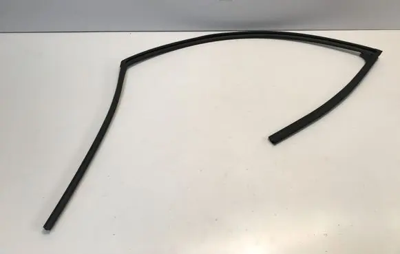 Hyundai i20 (BC3 BI3) Rubber seal front door window/glass 
