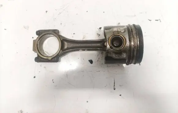 Skoda Octavia Mk2 (1Z) Piston with connecting rod