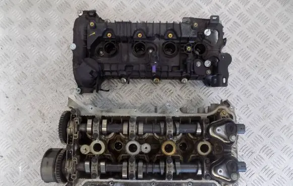 Renault Captur II Engine head 